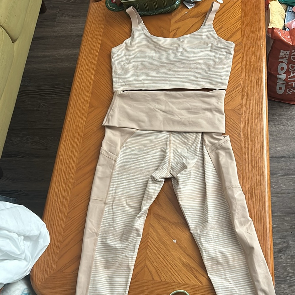 Aerie offline workout Set xl top/large bottom tan & cream stripe